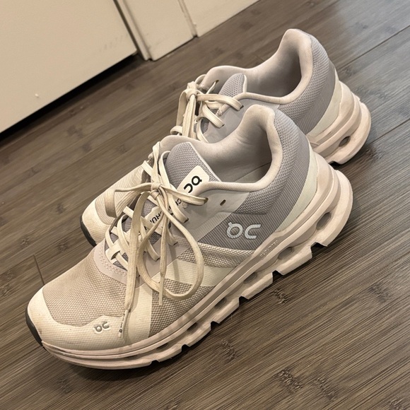 On Running Women's White and Gray Sneakers oncloud cloud runner white frost - Picture 2 of 7